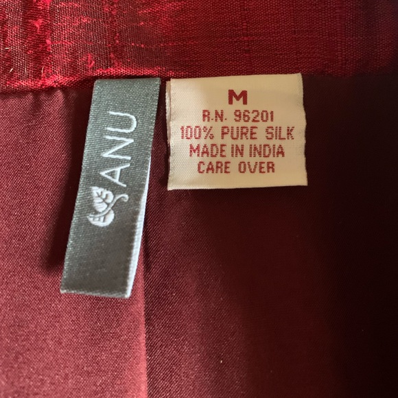 Silk Jacket Holiday Ready - Picture 2 of 4